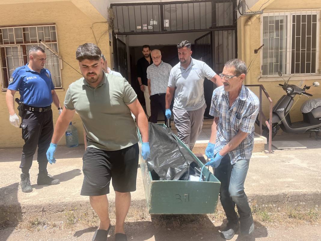 Öğretmen koca 3 çocuk annesi öğretmen eşini ve kayınpederini öldürdü 3